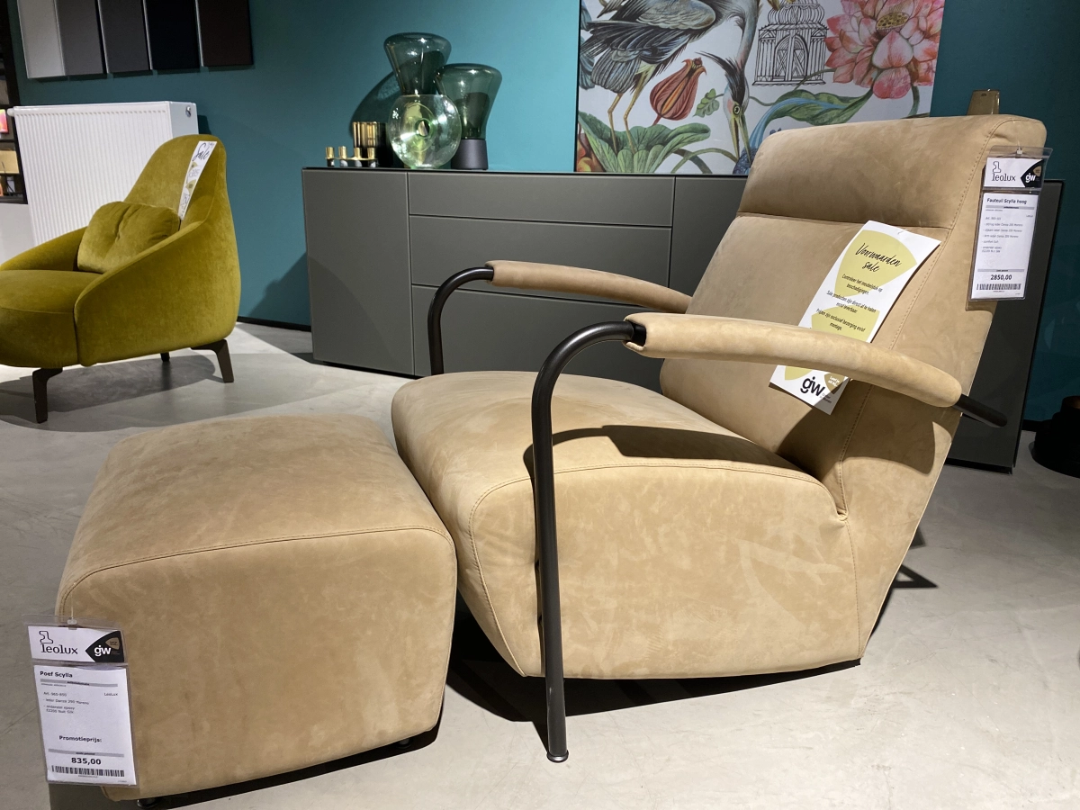 Afbeelding Leolux Scylla fauteuil hoog en poef