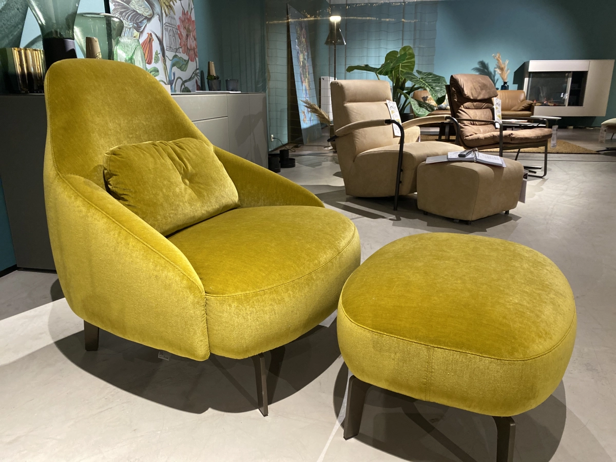 Afbeelding Leolux Jill fauteuil en poef