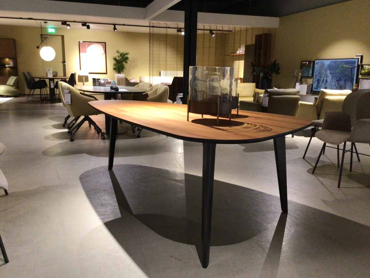 Afbeelding Leolux Eetkamertafel Bondi 