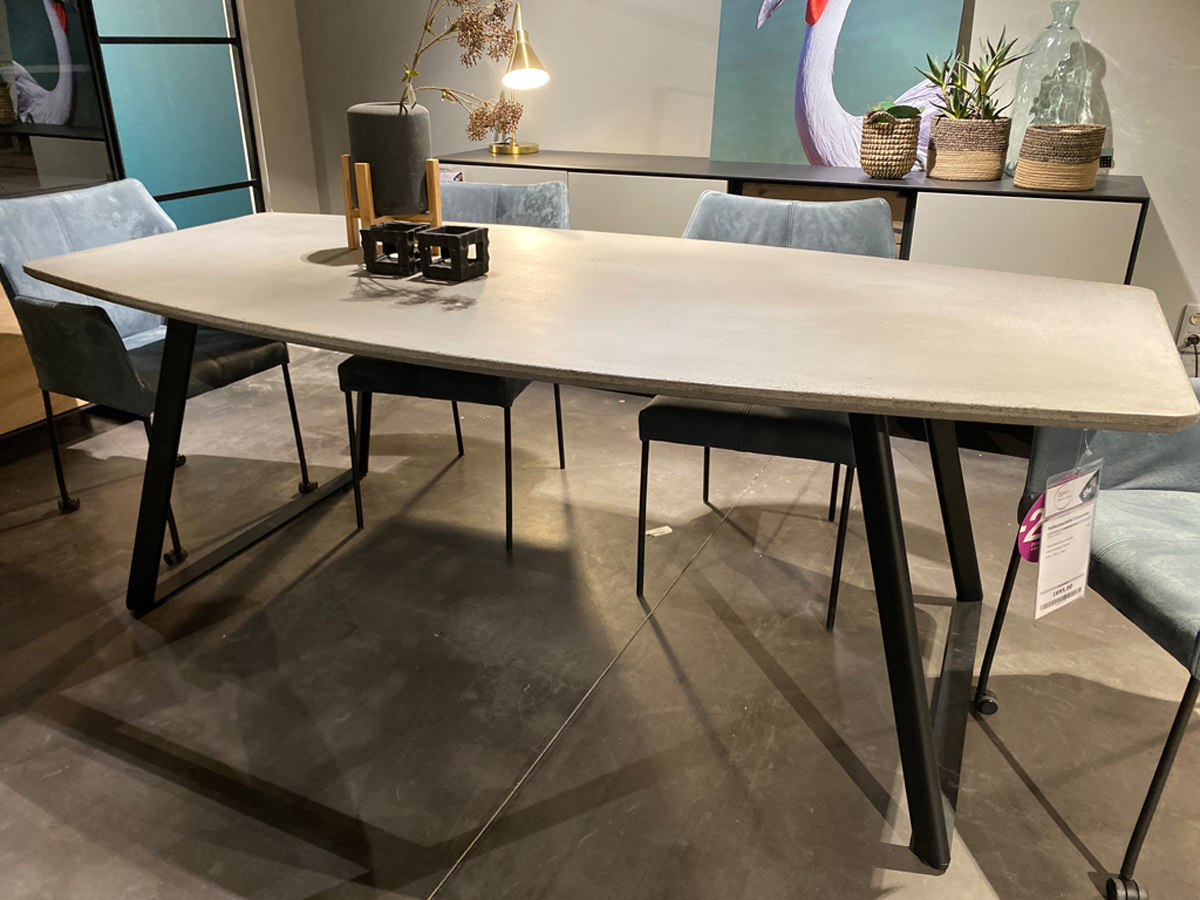 Afbeelding Bijnen Eetkamertafel Concrete